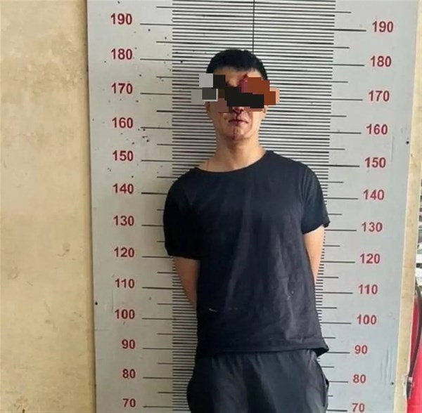 2名中国男子在柬埔寨绑架同胞勒索百万美元，1人被警方开枪击伤